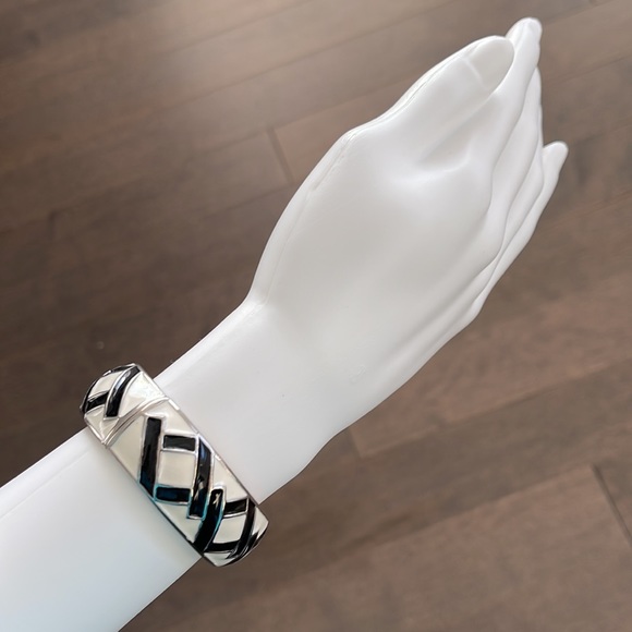 REITMANS Women’s Black White Geometric Hinge Silver Bangle Bracelet Jewellery - Picture 2 of 8